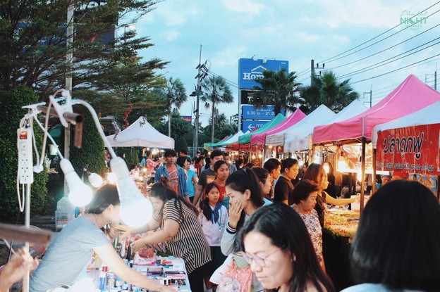 บรรยากาศ ตลาดร้อยเมตร