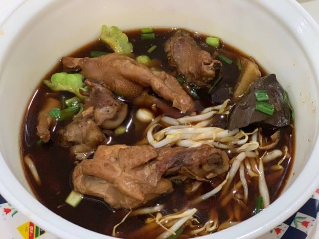 ก๋วยเตี๋ยวไก่มะระเจ๊แดง
