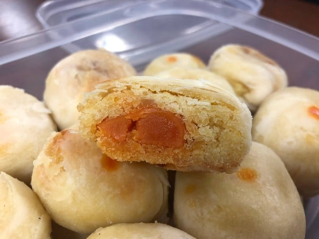 ขนมเปี๊ยะร้าน "หมู" ซอยโปโล 4