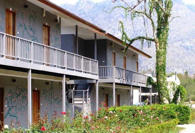 The Bloom Hotel By TV Pool
