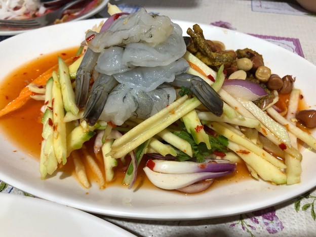 เมนูของร้าน ขวัญใจ ยำมะม่วงปูม้า ตลาดสดโต้รุ่งทวีผล ศูนย์การค้าวรรัตน์