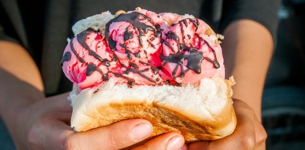 10 ร้านขนมไทยคลายร้อน กินสู้แดดแบบสายหวาน