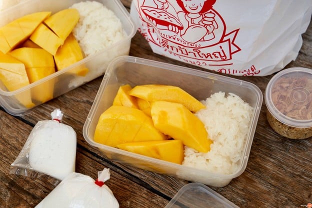 เมนูของร้าน ข้าวเหนียวมะม่วงป้าเล็ก - ป้าใหญ่ (วงเวียน 22)