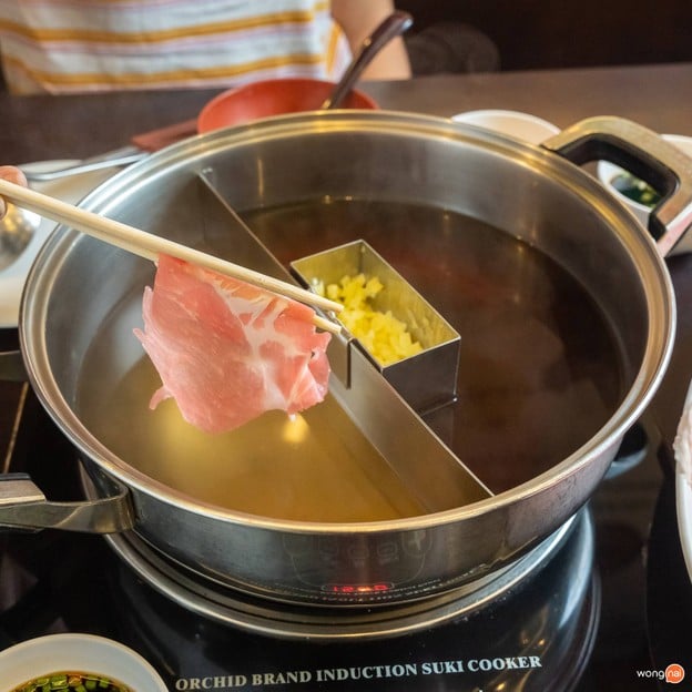 เมนูของร้าน Kuma Shabu วันนี้ขายกะเพราด้วยนะ งามวงศ์วาน 64