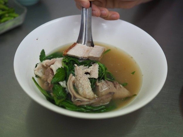 เมนูของร้าน ก๋วยจั๊บนายเอ็ก (Nai Ek Roll Noodle) เยาวราช (primary branch)