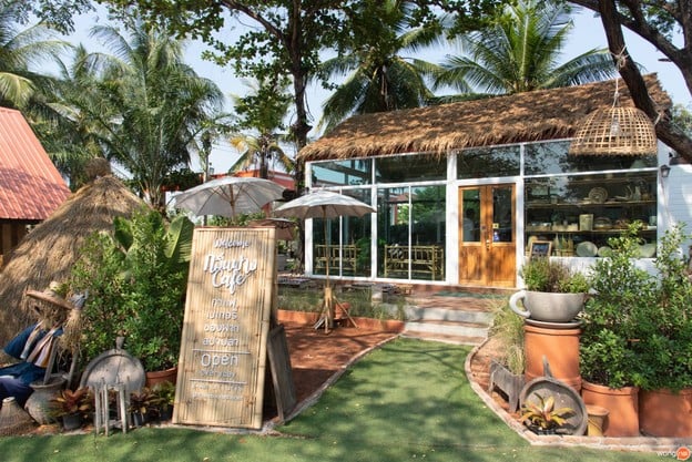 กลิ่นฟางคาเฟ่ คานบุญ