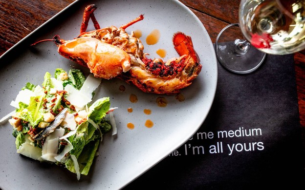 Scarlett Wine Bar & Restaurant โรงแรมพูลแมน จี สีลม