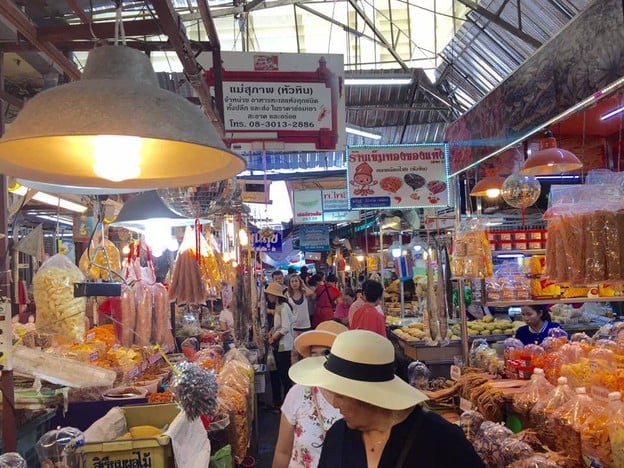 ตลาดฉัตรไชย