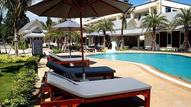 หาดทรายทองรีสอร์ท