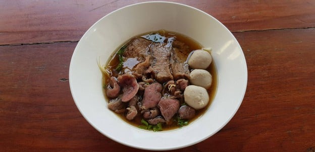 อร่อยเด็ด ผ่านฟ้า