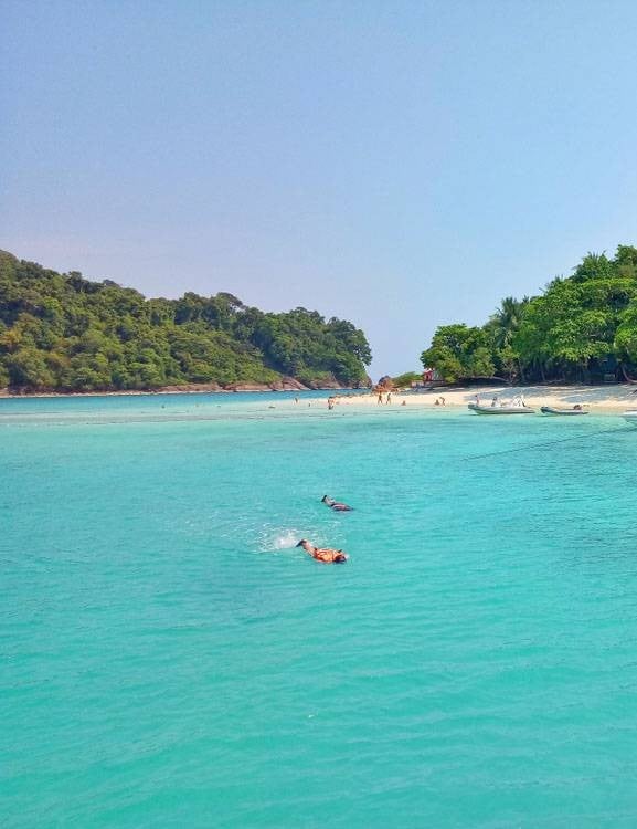 บรรยากาศ จุดดำน้ำ เกาะรัง