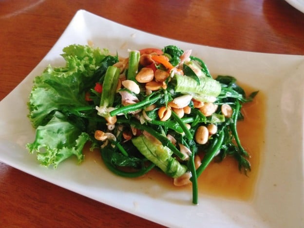 อาหารริมบ้านชานเมือง