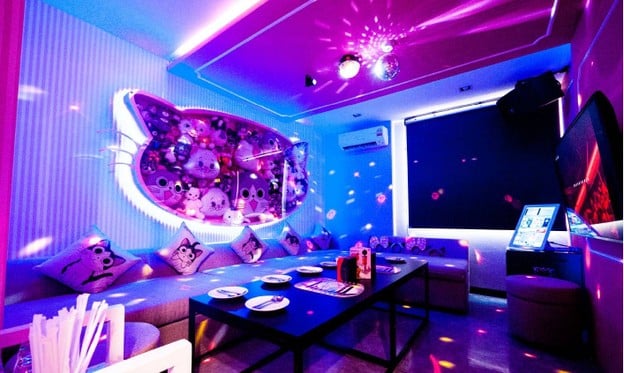 บรรยากาศ R&B Karaoke สาทร