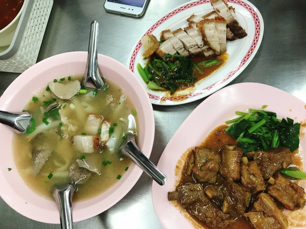 ก๋วยจั๊บนายเล็ก (อ้วน) หน้าตลาดเก่า ซอยเยาวราช11