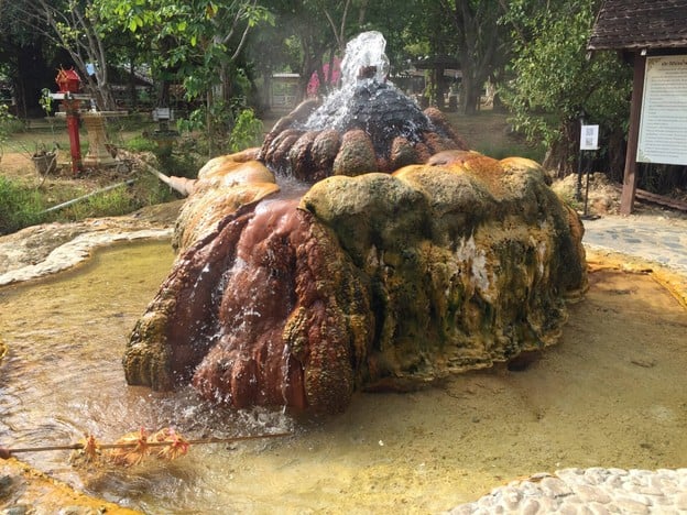 บ่อน้ำร้อนแม่กาษา