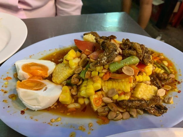 เมนูของร้าน ร้านลาบอุบล คนตระการ แยก สาทร (หัวมุมฝั่ง ถ.เจริญราษฏ์)
