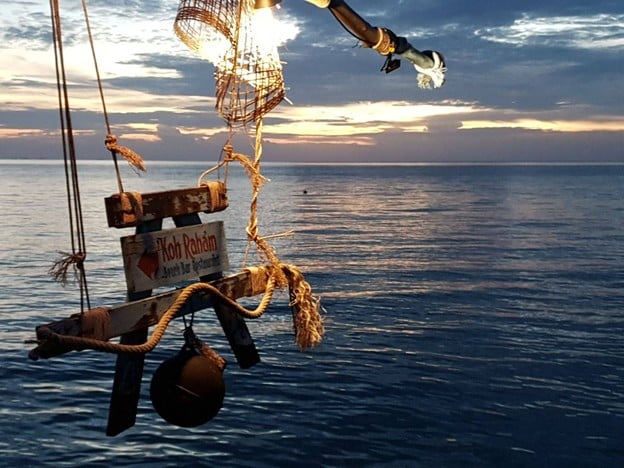 Koh raham หาดสนรีสอร์ท