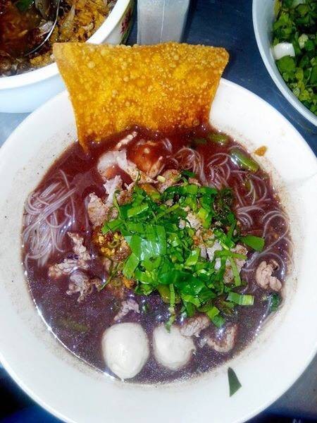 ร้านก๋วยเตี๋ยวเรือป้าต้อย"หูแร่"