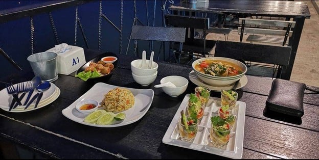 เมนูของร้าน เทียบท่า ณ ศรีราชา