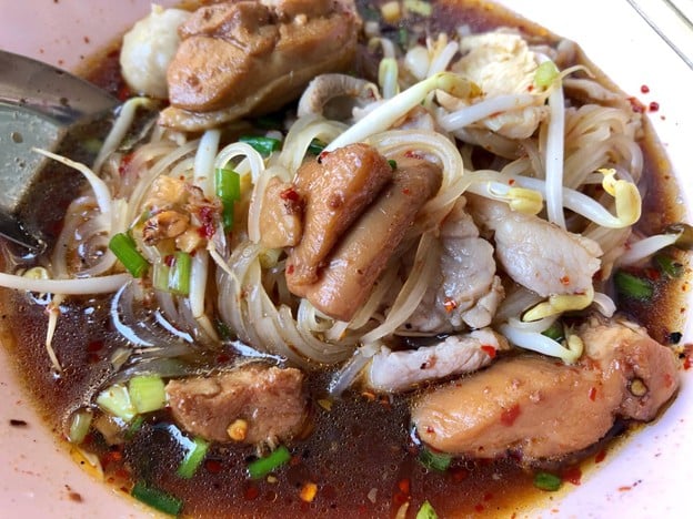 ก๋วยเตี๋ยวไก่เจ๊โหนก