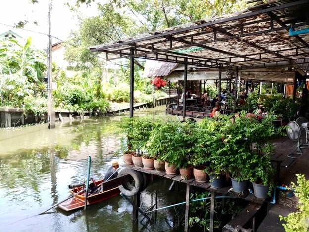 บรรยากาศ ครัวชายคลอง