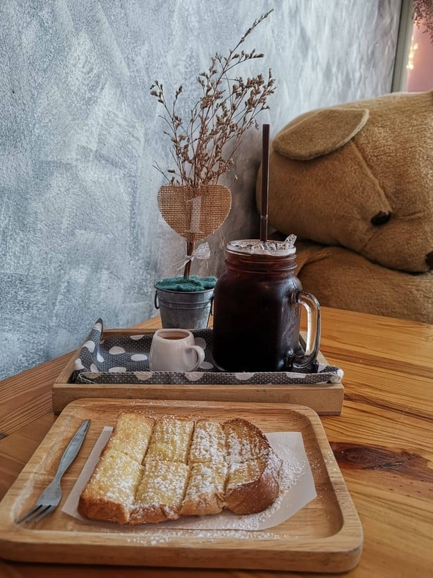 เมนูของร้าน กินปัง-นมหก (ตามสั่ง สเต็ก สปาเก็ตตี๊ กาแฟสด นมสด ปังปิ้ง บิงซู)