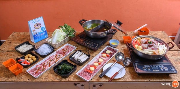 นั่งเล่นหมูจุ่ม-ชาบู-ปิ้งย่าง