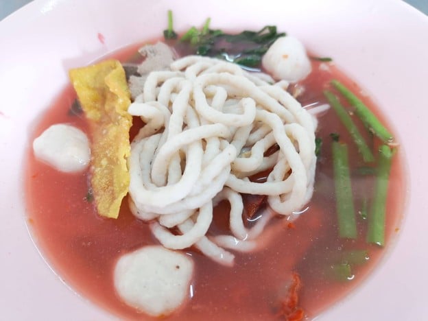เมนูของร้าน ก๋วยเตี๋ยวปลาเจ๊ใหญ่ หัวหิน ลูกชิ้นปลาอินทรีย์แท้100%