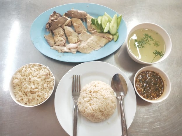 ข้าวมันไก่ไหหลำ เจ้าเก่า (สถานีรถไฟ)