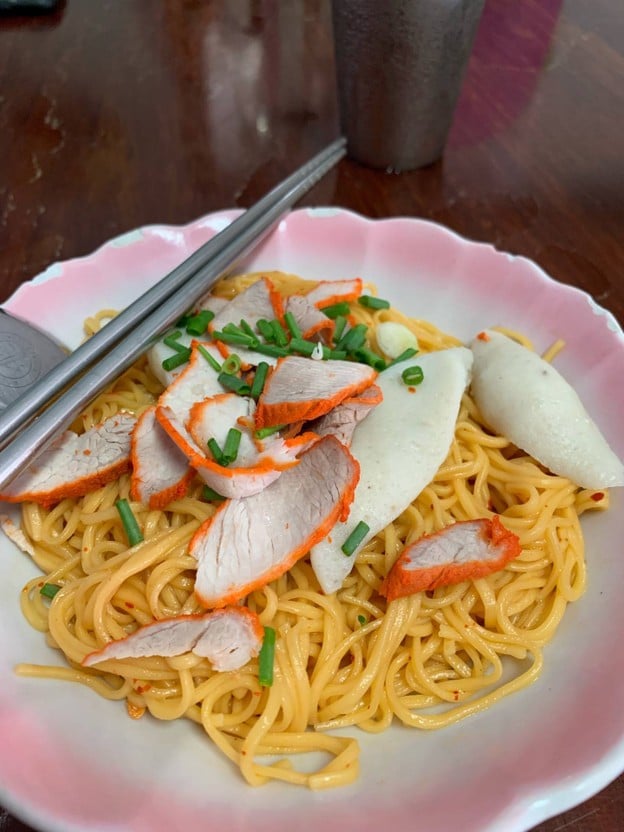 บะหมี่เจ๊เน้ย อุทัยธานี