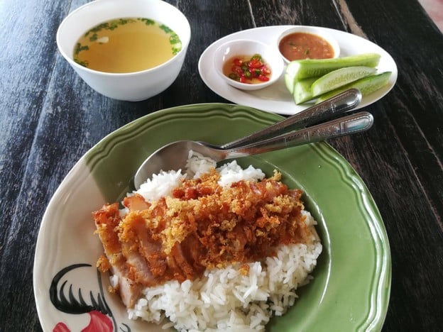 เมนูของร้าน ข้าวหมูทอด ตั้ง ตัว ฮะ เพชรเกษม77