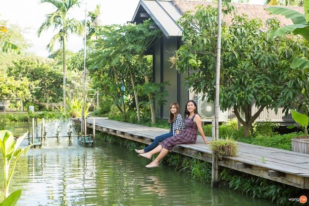 บรรยากาศ The Three Little Pigs ท่าตลาด