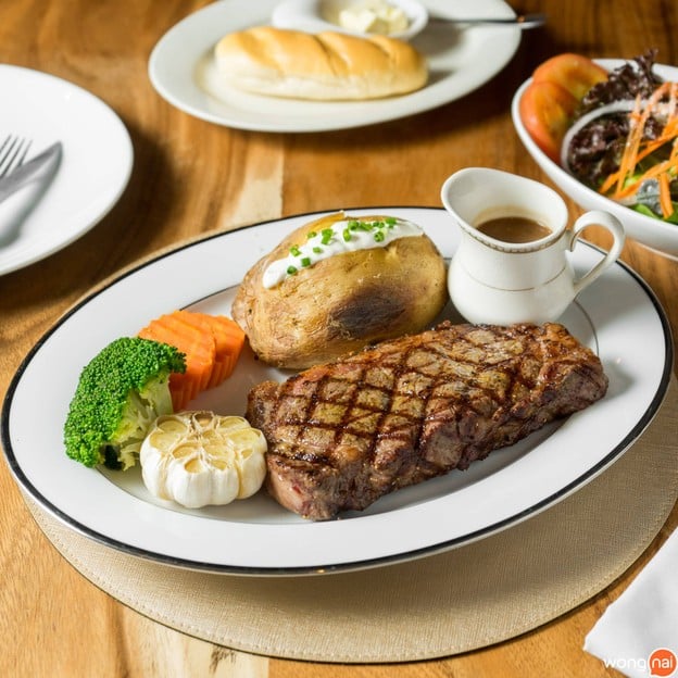 El Toro Steakhouse พร้อมพงษ์