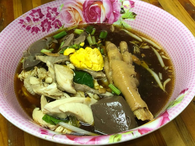 เมนูของร้าน ก๋วยเตี๋ยวไก่กล้วยน้ำไท-เจ้าเก่า พระโขนง