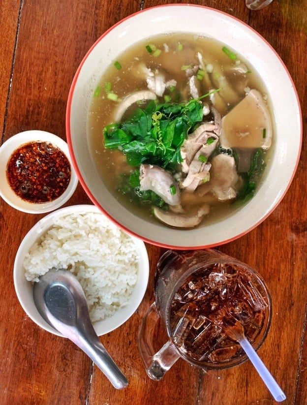 เกาเหลาเลือดหมู นายฮี้ ซอยประชาอุทิศ 79 หมู่บ้านวิเศษสุข