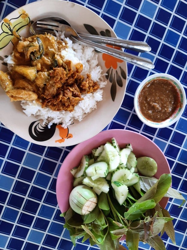 เมนูของร้าน ข้าวแกงเมืองนคร (ร้านป้าเกื้อ)