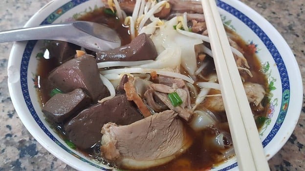 เมนูของร้าน ก๋วยเตี๋ยวเป็ด ตลาดน้อย เจ้เล้ง