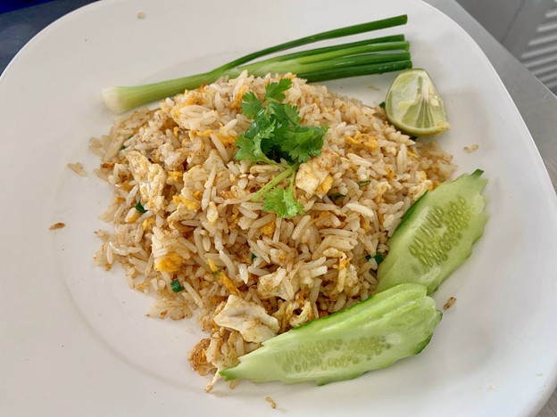 ข้าวผัดปูเมืองทอง 1 ต้นตำรับ โดยคุณ พิมพร สุคนธสวัสดิ์