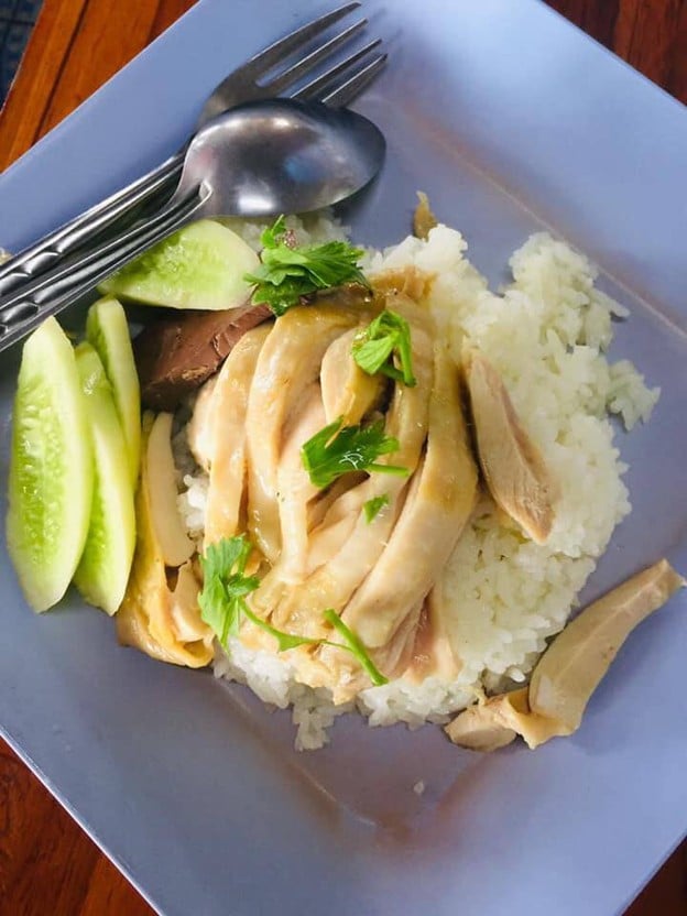 ร้านข้าวมันไก่ 24 ชั่วโมง แยกปากทางลำลูกกา