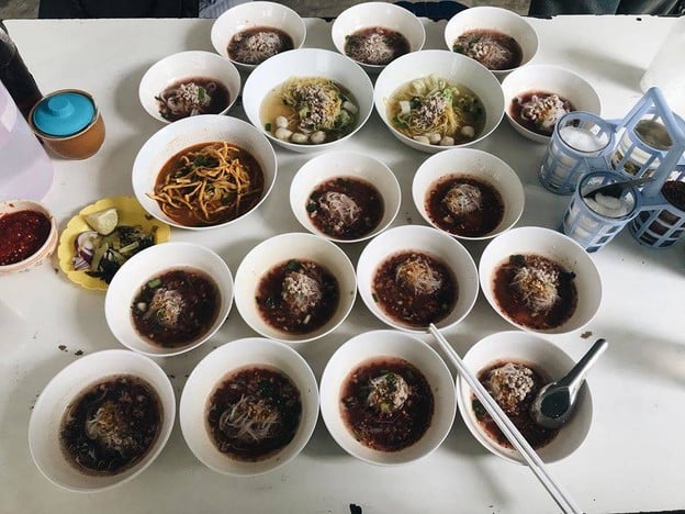 เมนูของร้าน ก๋วยเตี๋ยว 3 บาท เจ้าเก่าหลังปรินส์