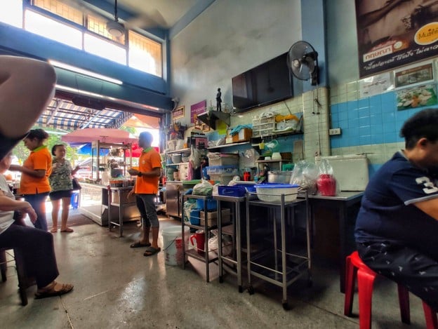 บรรยากาศ ก๋วยเตี๋ยวลูกชิ้นปลากฤษณา สวนรื่น