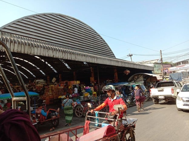 ตลาดพาเจริญ เทศบาลนครแม่สอด