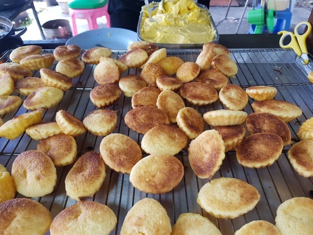 ขนมไข่เตาถ่านน้องนิล วัดโคกนาว