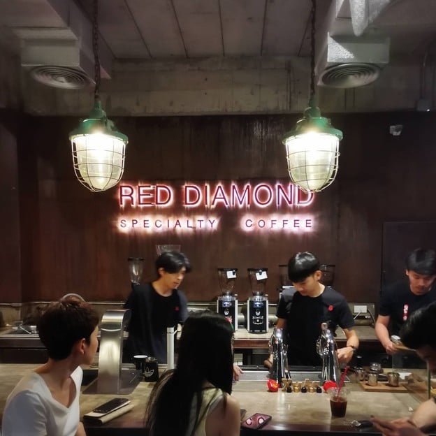 บรรยากาศ Red Diamond Cafe ลาดพร้าว 71 (เลียบทางด่วนรามอินทรา)