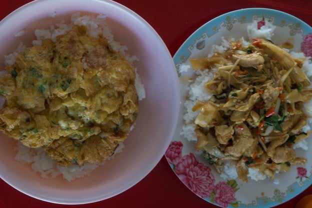 อาหารตามสั่งซอยข้างปั้ม ปตท.หน้าเทคโน