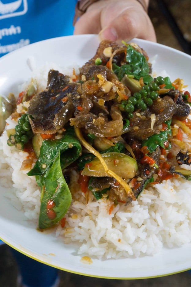 กินเข่าเด้ออาหารตามสั่ง
