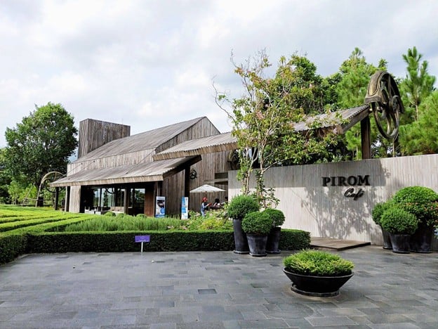 หน้าร้าน Pirom Cafe