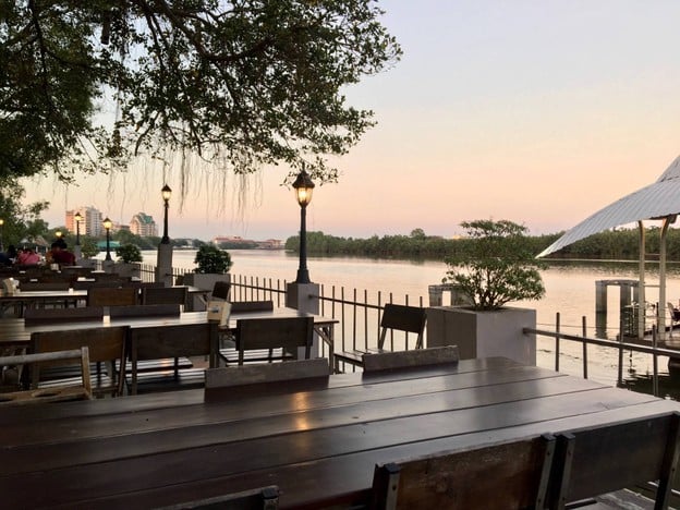 เรือนร่มไทร