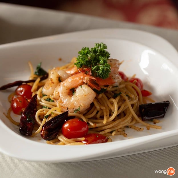 The Deck by the river โรงแรมอรุณเรสซิเด้นท์