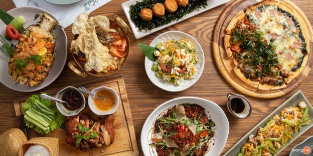 Charm Eatery and Bar สาธร
